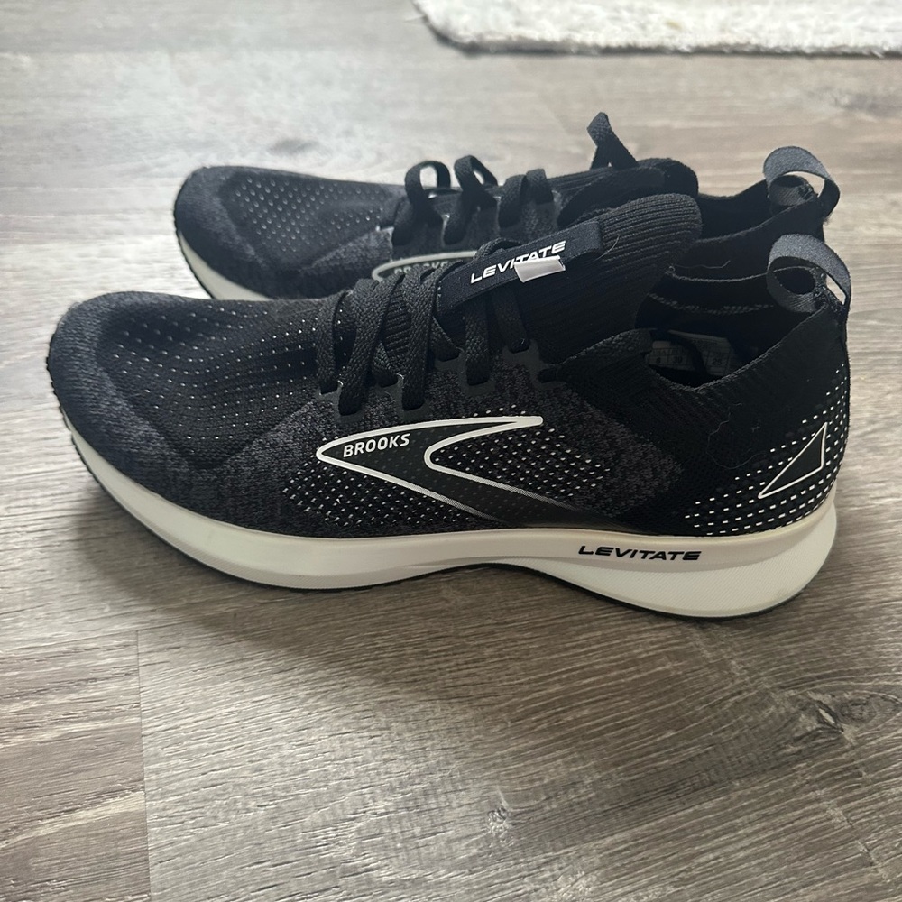 Size 8 women’s black brooks sneakers